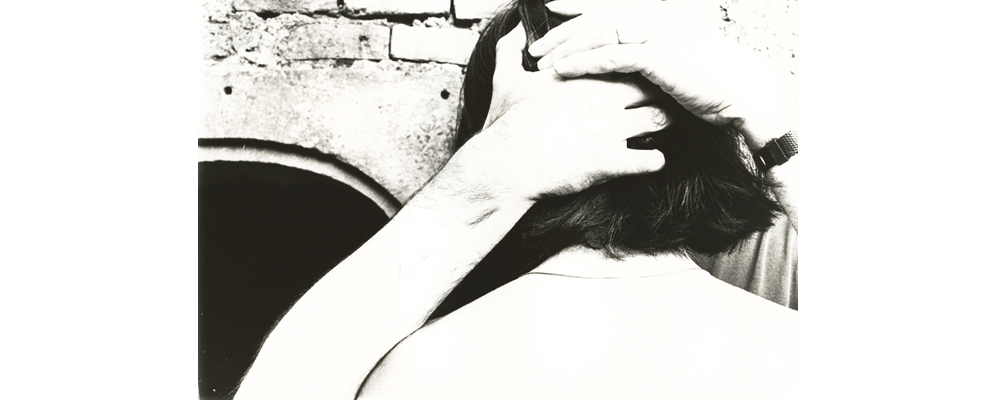 Alix Cléo Roubaud, Le Baiser, Saint Félix, 1981, tirage argentique sur papier, 24 x 30,3 cm, Fonds Alix Cléo Roubaud